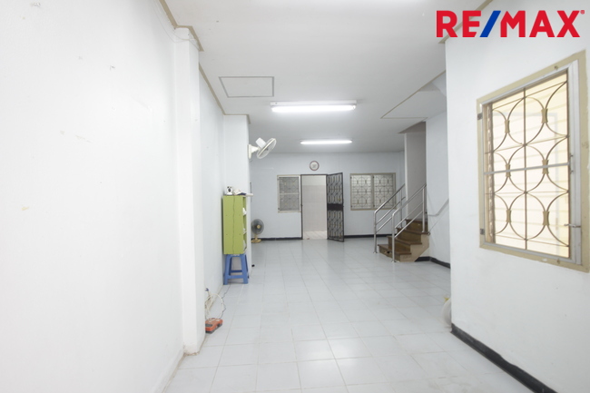 ทาวน์โฮมเพชรเกษม112 พุทธมณฑลสาย4 บ้านสุชา3ชั้น ต่อเติมแล้ว บ้านสภาพดี ใกล้มหาวิทยาลัยธนบุรี วิทยาลัยเทคโนโลยีหมู่บ้านครู คุ้มค่าราคาถูก