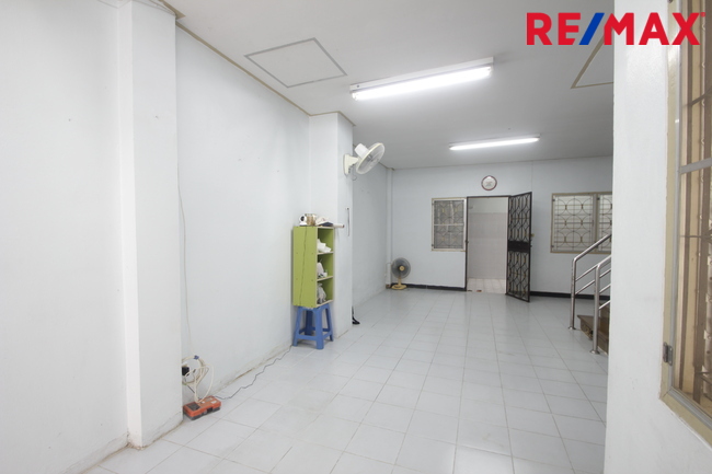 ทาวน์โฮมเพชรเกษม112 พุทธมณฑลสาย4 บ้านสุชา3ชั้น ต่อเติมแล้ว บ้านสภาพดี ใกล้มหาวิทยาลัยธนบุรี วิทยาลัยเทคโนโลยีหมู่บ้านครู คุ้มค่าราคาถูก