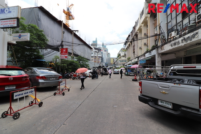 ขายอาคารสำนักงาน ถนนเพชรบุรีตัดใหม่ ย่านประตูน้ำ ผู้เช่าเต็ม ผลตอบแทน 6% คุ้มค่าการลงทุน