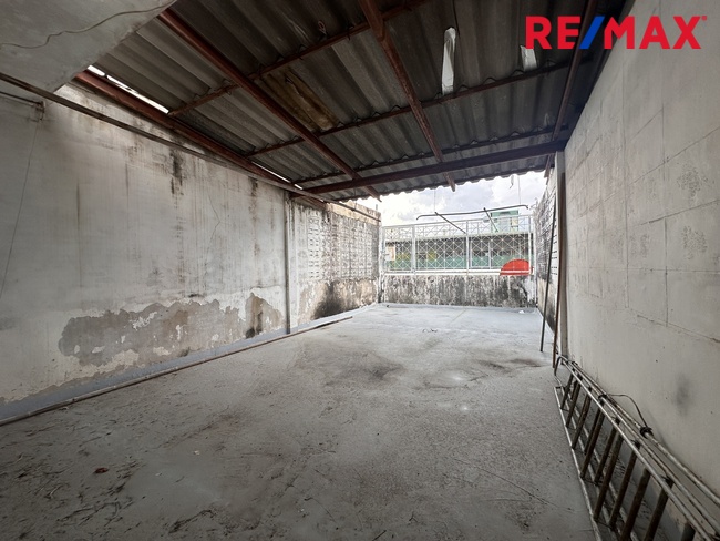 ขายตึกแถวจรัญสนิทวงศ์ 12 ใกล้ MRT จรัญฯ13 เพียง 1 กม. ราคาเบาๆ 2.55 ล้าน