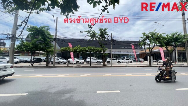 ขายอาคารพาณิชย์ ริมถนนประชาอุทิศ 125 ตร.ว. พร้อมที่จอดรถ สำนักงานครบ