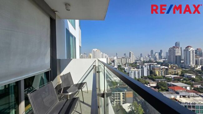 AEQUA RESIDENCE Sukhumvit 49 (2 ห้องนอนขนาดใหญ่ 95.99 ตร.ม.) #ห้องมุม #คอนโด #PetFriendly ราคาดีที่สุดในโครงการ แสงธรรมชาติเข้าในทุกห้อง เพราะเป็นห้องมุม (ขายพร้อมผู้เช่า)