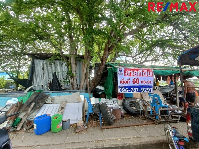 ขายที่ดิน พุทธมณฑลสาย 3 ชัชฎาวิลล่า 60 ตร.ว. บางแวก สำหรับสร้างบ้านพักอาศัย ทำเลดี รูปแปลงสี่เหลี่ยมผืนผ้า