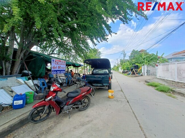 ขายที่ดิน พุทธมณฑลสาย 3 ชัชฎาวิลล่า 60 ตร.ว. บางแวก สำหรับสร้างบ้านพักอาศัย ทำเลดี รูปแปลงสี่เหลี่ยมผืนผ้า