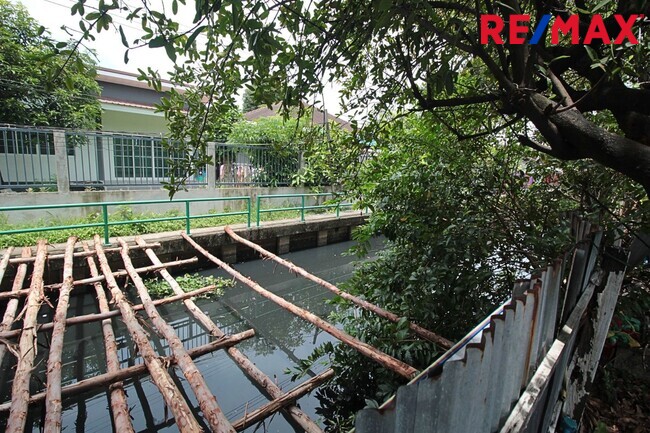 ขายที่ดิน จรัญสนิทวงศ์ 25 ห่างจากถนนหลัก 700 เมตร ถมแล้ว ฟรีตึก 239 ตรว.