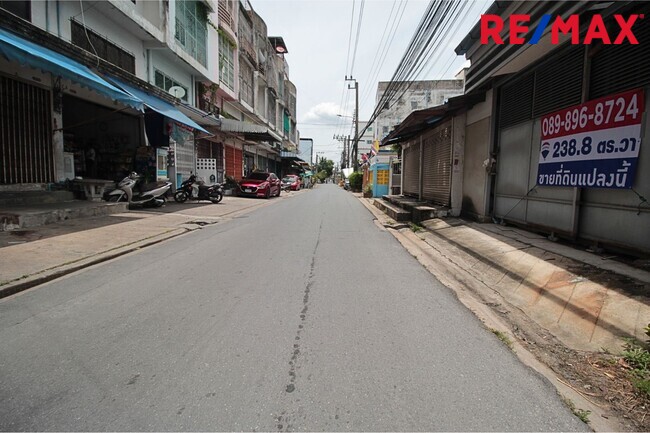 ขายที่ดิน จรัญสนิทวงศ์ 25 ห่างจากถนนหลัก 700 เมตร ถมแล้ว ฟรีตึก 239 ตรว.