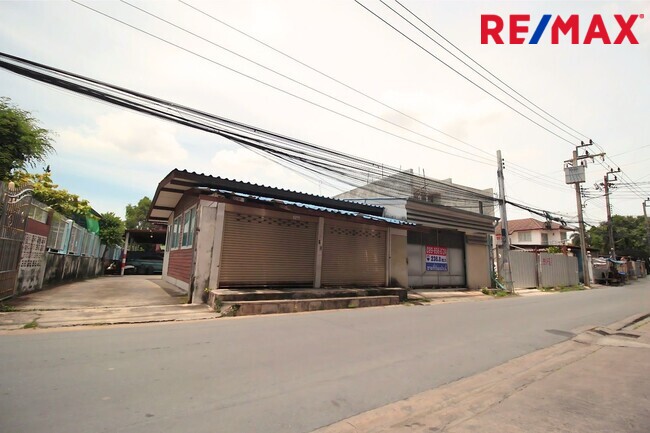 ขายที่ดิน จรัญสนิทวงศ์ 25 ห่างจากถนนหลัก 700 เมตร ถมแล้ว ฟรีตึก 239 ตรว.