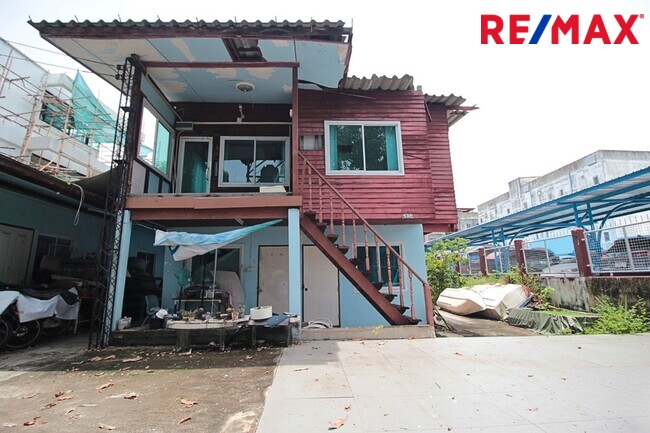 ขายที่ดิน จรัญสนิทวงศ์ 25 ห่างจากถนนหลัก 700 เมตร ถมแล้ว ฟรีตึก 239 ตรว.