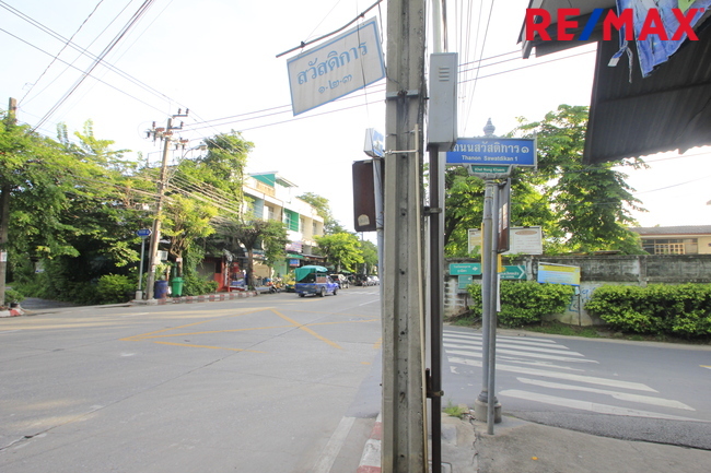 ที่ดินเพชรเกษม77 เลียบคลองภาษีเจริญฝั่งเหนือ สวัสดิการ1แยก5/2 ที่ดิน 285ตารางวา ทำเลดี เหมาะสร้างบ้าน หอพัก โกดังเก็บของ เข้าออกได้หลายทาง ราคาถูก