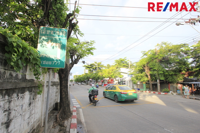 ที่ดินเพชรเกษม77 เลียบคลองภาษีเจริญฝั่งเหนือ สวัสดิการ1แยก5/2 ที่ดิน 285ตารางวา ทำเลดี เหมาะสร้างบ้าน หอพัก โกดังเก็บของ เข้าออกได้หลายทาง ราคาถูก