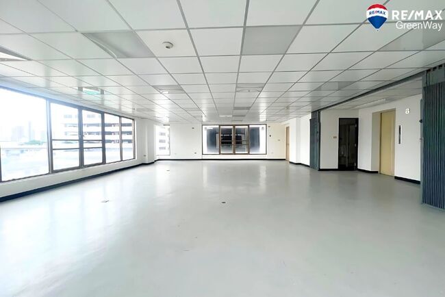 Office for rent ให้เช่า สำนักงาน เจริญนคร คลองสาน ใกล้ ICON Siam มีที่จอดรถ