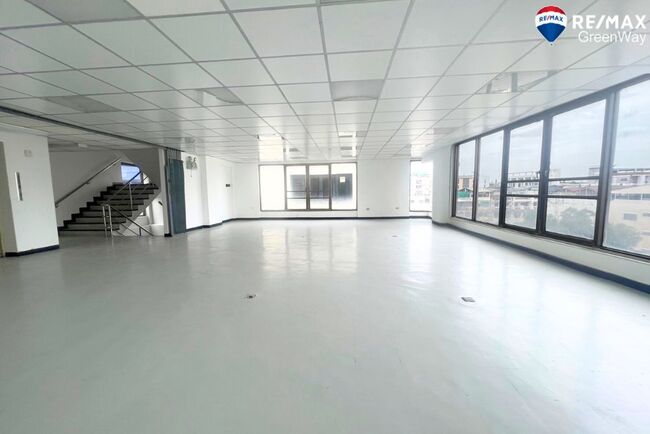 Office for rent ให้เช่า สำนักงาน เจริญนคร คลองสาน ใกล้ ICON Siam มีที่จอดรถ